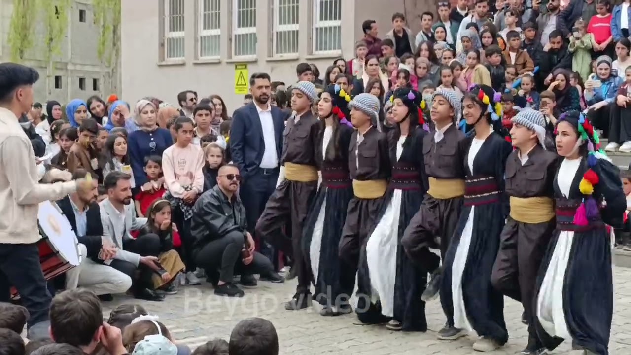 23 nisan etkinlikleri yöresel halay Şemdinli altınsu okulu
