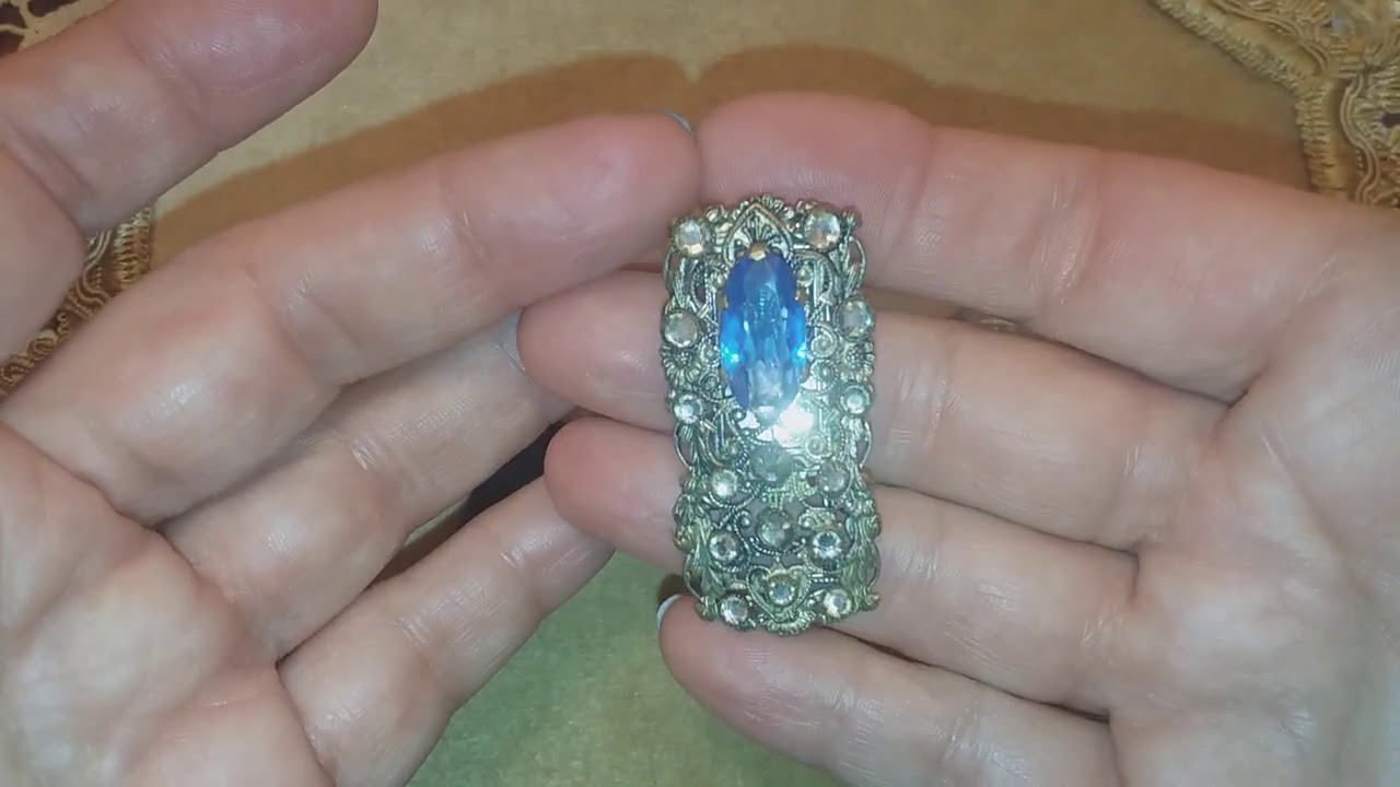Блистательные винтажные украшения из стекла.