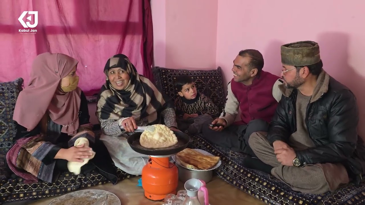 خاله نفیسه و لیاقت جان در صبحانه پراته پخته کردند