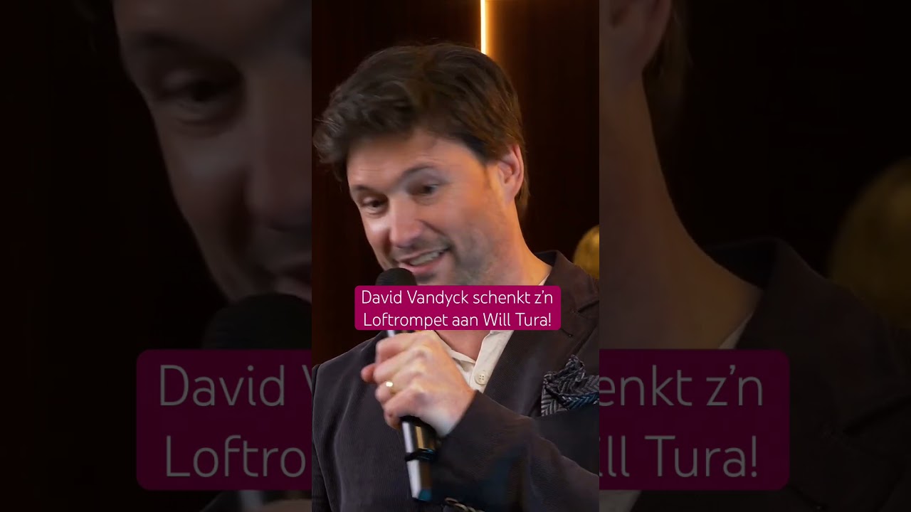David Vandyck schenkt z&rsquo;n Loftrompet aan Will Tura! #ment55 #menttv #loftrompetten #willtura