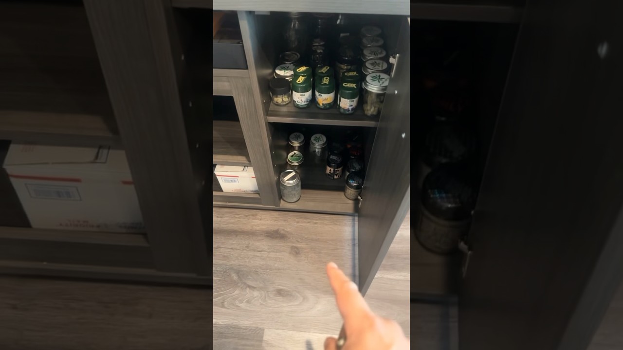 У меня наконец-то есть курительная комната 🌲💨 #420 #DopeAsYola #ManCave #Weed