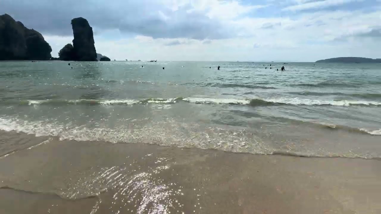 #Thailand 🇹🇭 #Krabi December | Pai Plong Beach 🏖️ | next to Ao Nang beach 🏖️ | walking on the beach.
