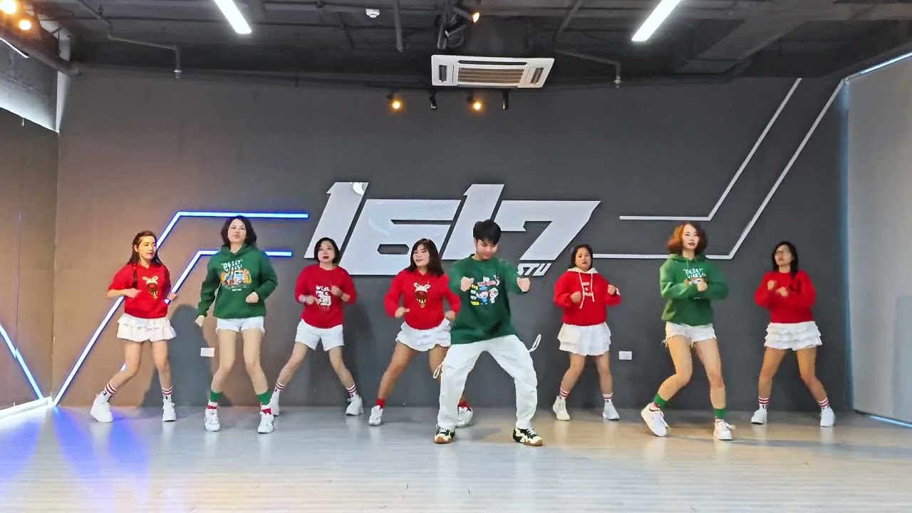 Santa Tell Me - Choreo by Đạt Tino