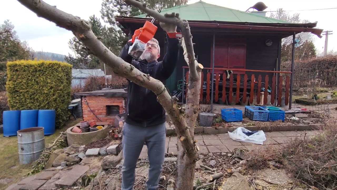 POWERPLUS POWDPG7572 AKU jednoruční řetězová pila