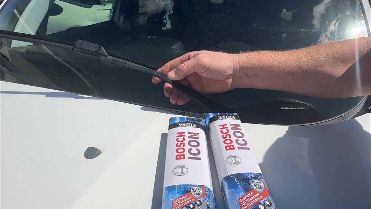 Windshield Wiper Replacement on Jeep Renegade.
