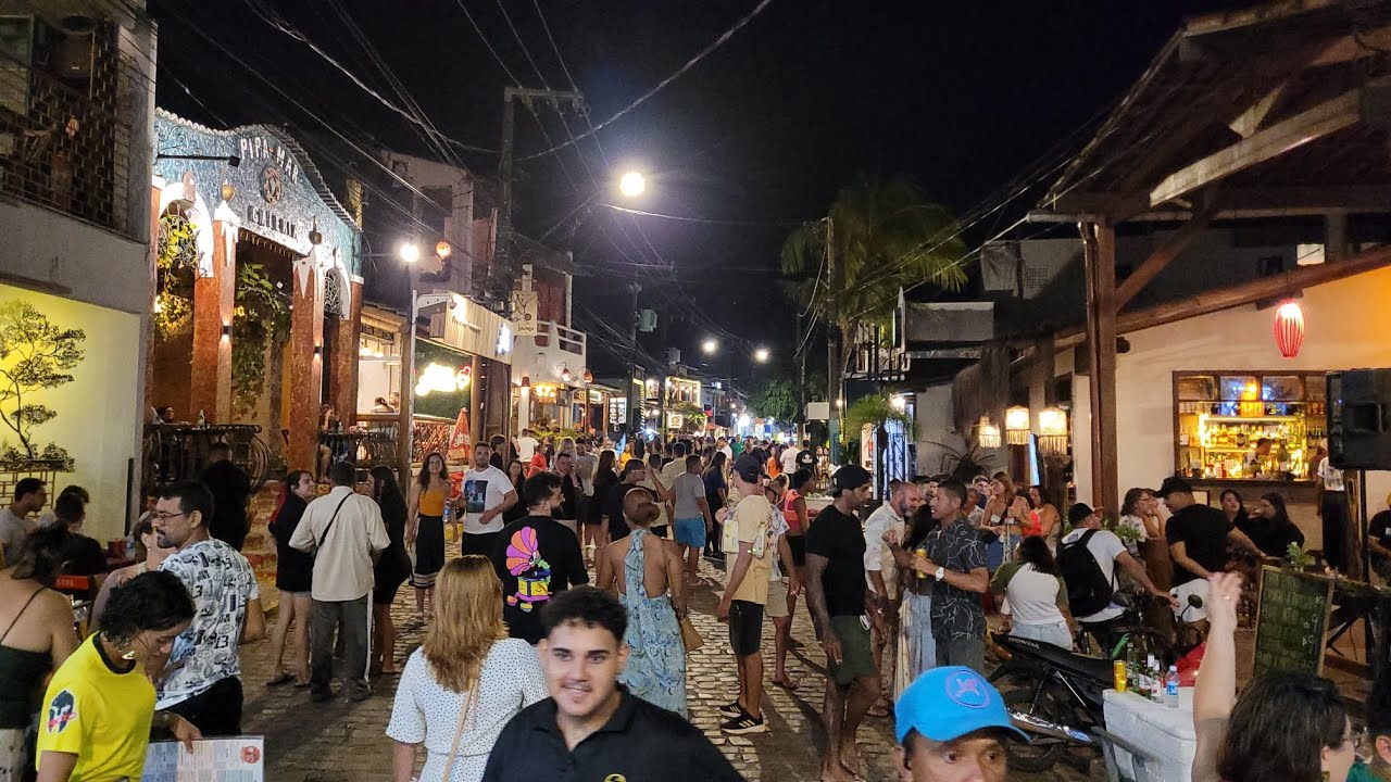 Comércio da Praia de Pipa a noite RN