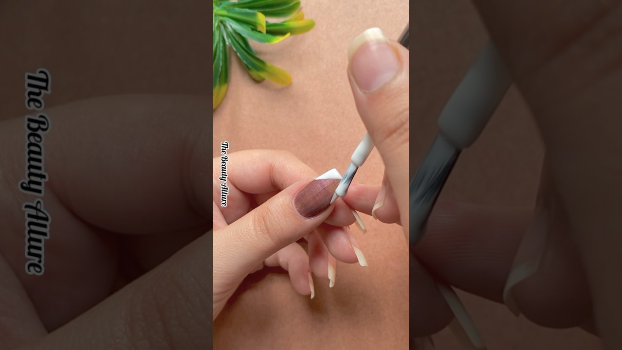 💅🤍Easy french tip nail art design #nailart2025 #shorts #shortvideo