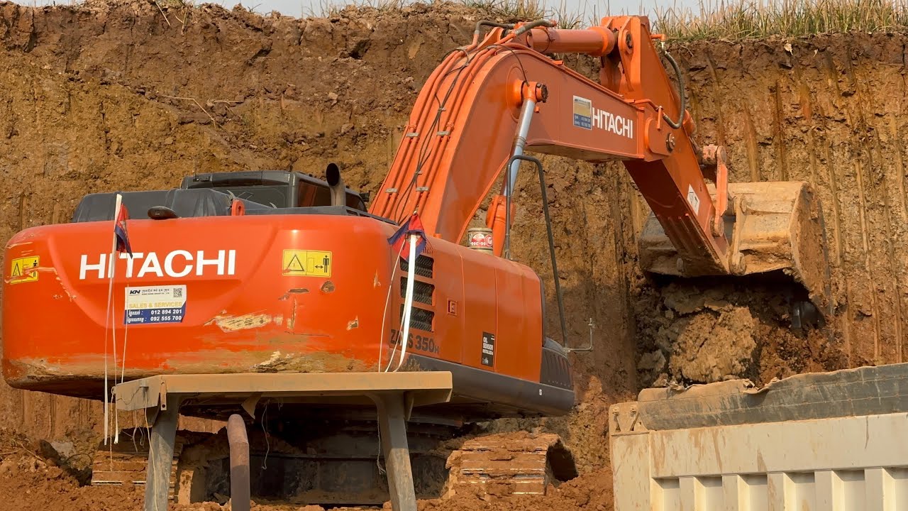 Extreme Pond Excavation Skills! Hitachi ZAXIS 350 Mastering High-Slope Digging with 41 Ton Trucks!