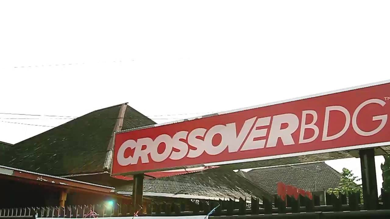 CROSSOVER CHAIN STORE