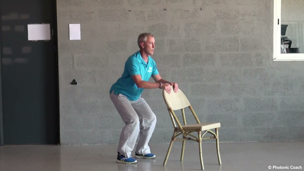 Ex 264   Accessoires de Maison   Squat normal avec maintien sur chaise