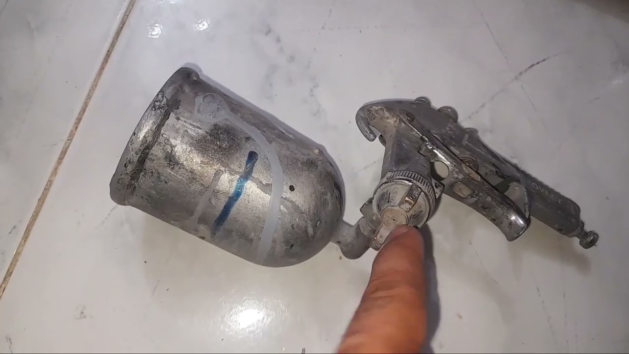 بتعمل ايه لو نسيت الدهان في المسدس ونشف / تنظيف مسدس الرش من الداخل / الي قناة طرق دهان السيارات