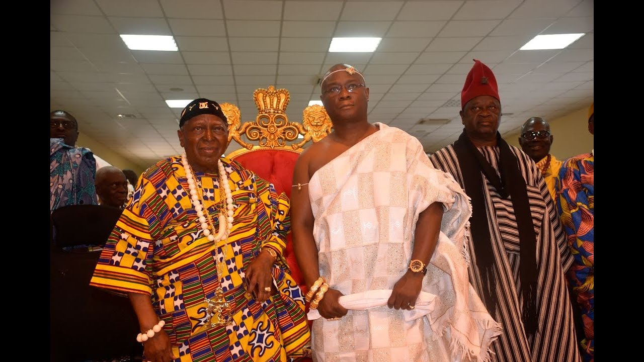 LE ROI DES BAOULES, NANAN KOUAKOU DJE II ,PRESENTE SES CIVILITES A LA CNRCT