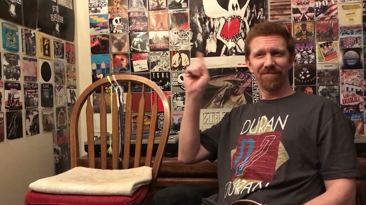 Shnootz - Reaction Video (The Cure - The Lovecats)