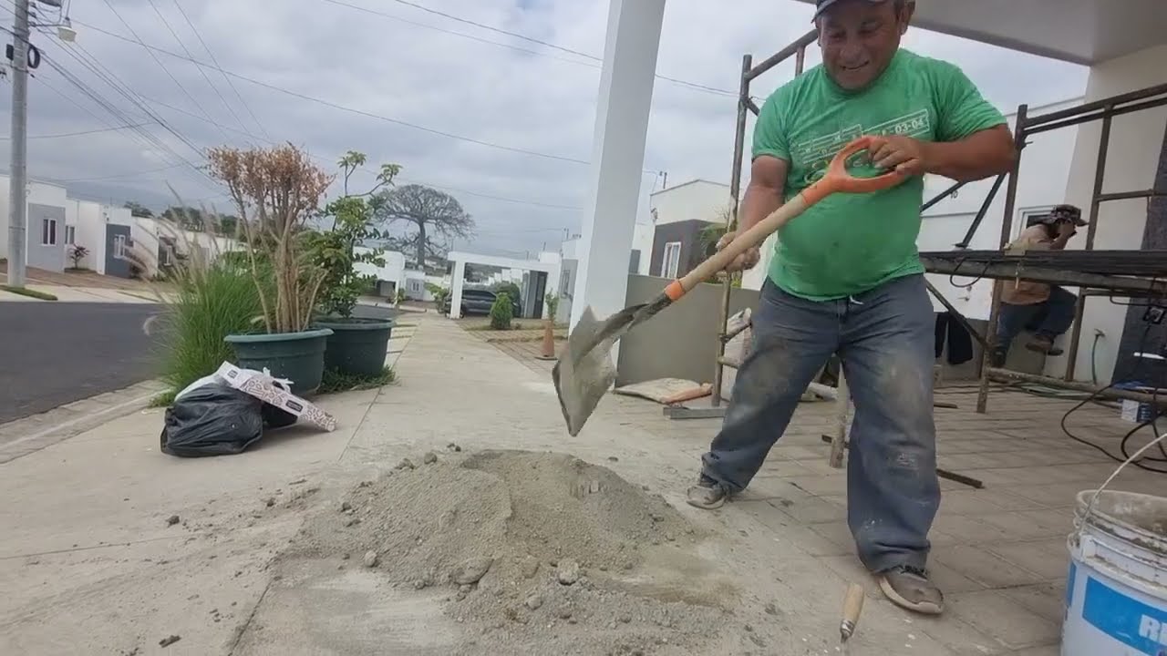 Maestro de la Mezcla, Como Ayudante de Construcción, Alfredo Con Talento Nato. 😃