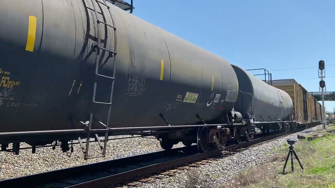 CSX 3362 & 3272 Mixed NorthBound