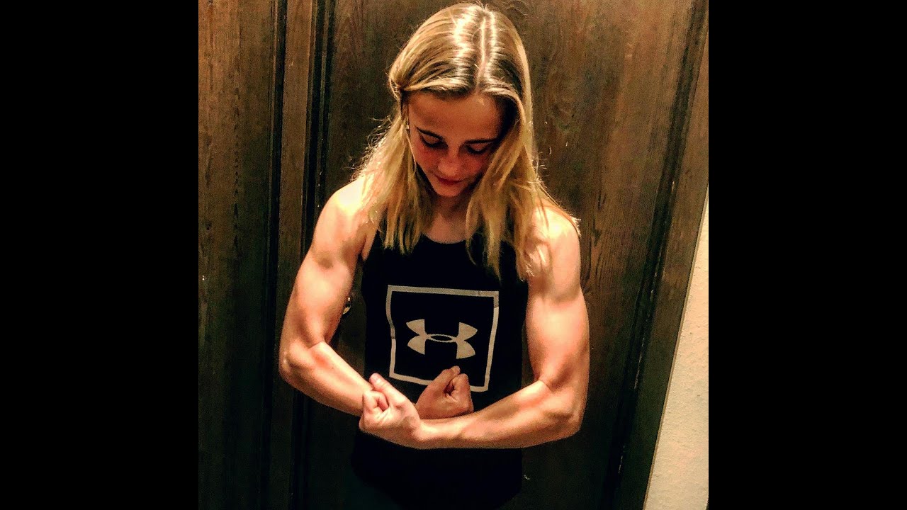 Ninja Chef Jaleesa lifting at Crunch Fitness