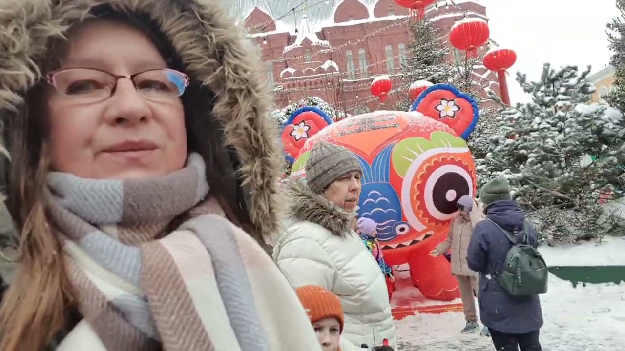 МАНЕЖНАЯ ПЛОЩАДЬ, СНЕГ, НОВЫЙ ГОД КИТАЙСКИЙ