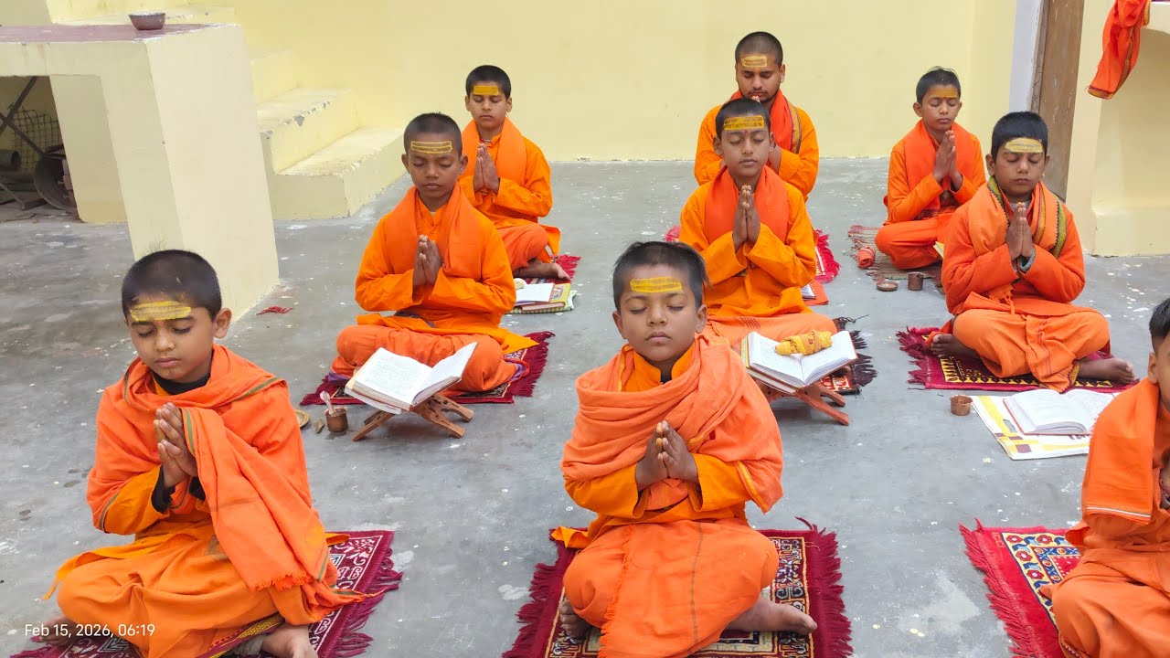 श्री सरस्वती ऋषिकुल ब्रह्मचर्याश्रम 🏫🖊️ संध्या पाठ 💐🌿