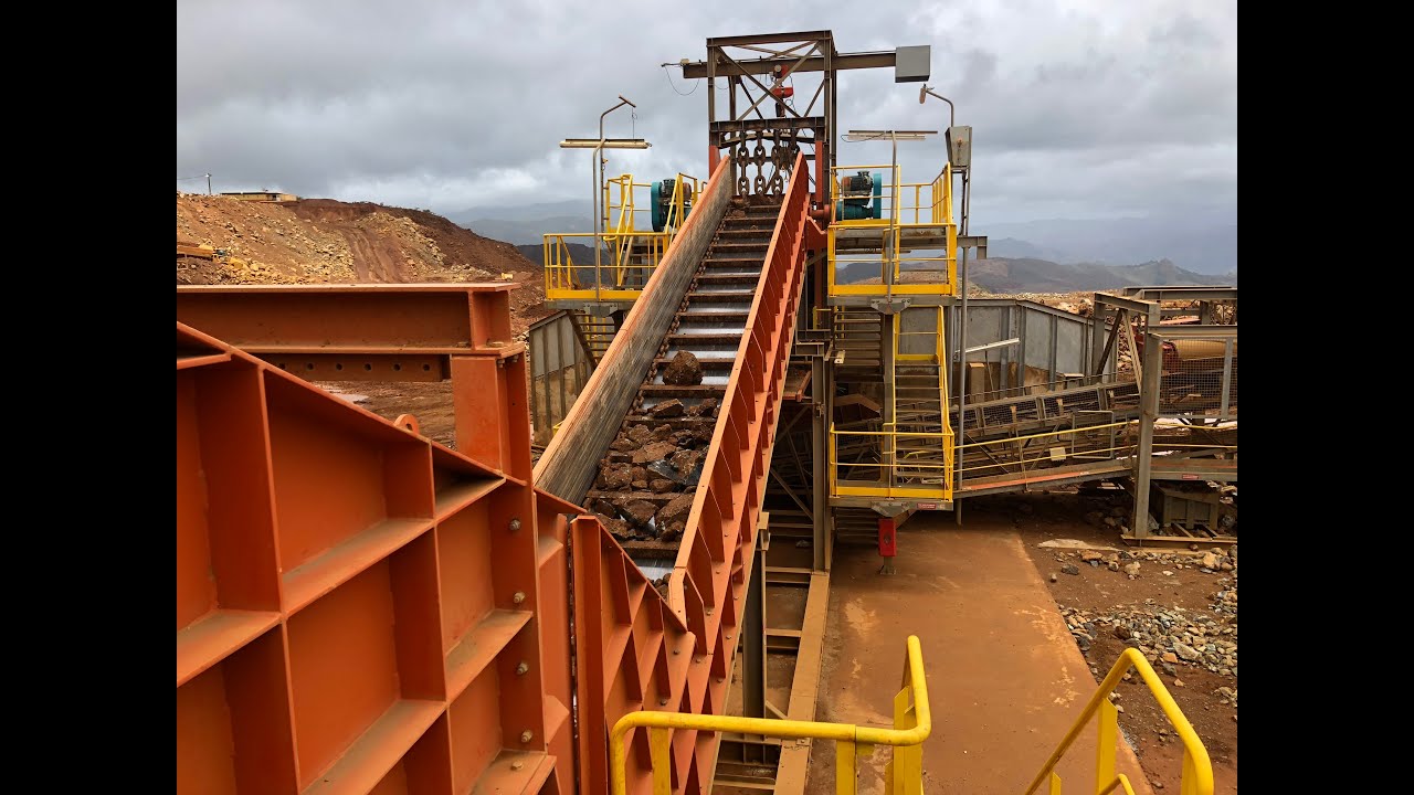 Kettenförderer mit  Doppelrollenrost/Chain conveyor with double roller screen