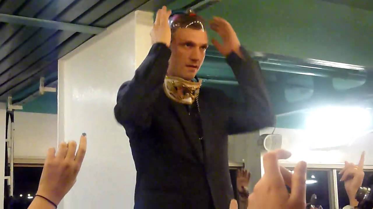 Nick Carter giving drinks to fans in a very sexy way!! @ BSBcruise 2010