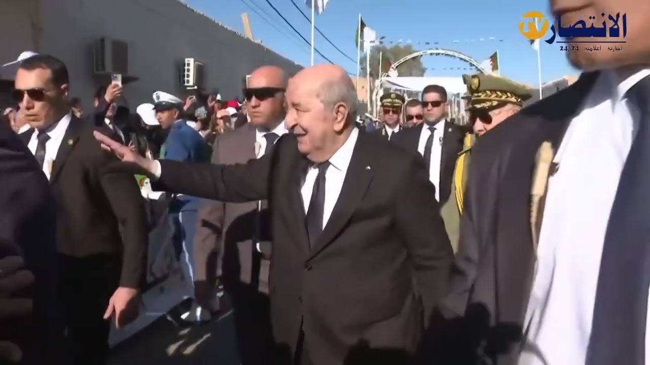 بشار هكذا استقبلت الجماهير السيد الرئيس في بشار ليُشرف على الانطلاق منجم #غارا_جبيلات و لغرب الجزائر