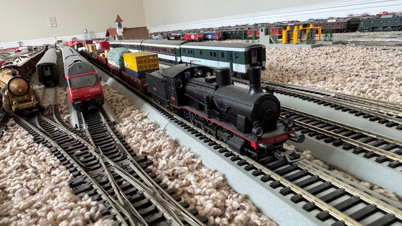 A very cute model of Spain freight train with amazingly realistic load