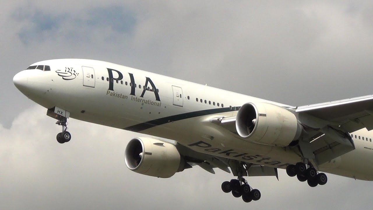 Pakistan Airlines (PIA) Boeing 772 & 77W landing at London Heathrow 27L