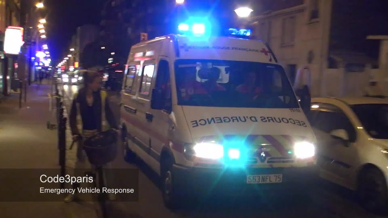 Ambulance de la Croix Rouge // Red Cross Ambulance Responding