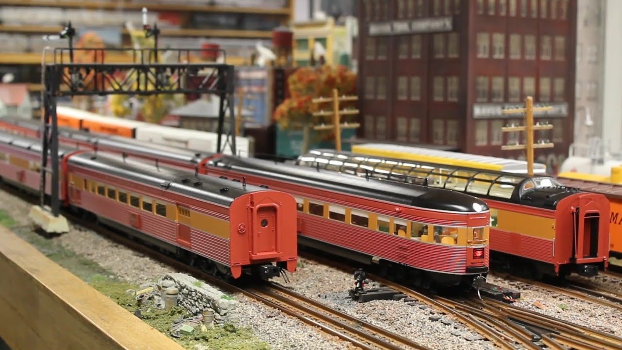 REVIEW: GGD Southern Pacific Daylight set in 3 rail