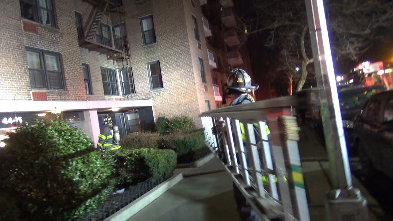 Early Arrival (FDNY Queens Box9424)  FDNY on scene of a 10-75 All Hands Fire on the 2nd floor
