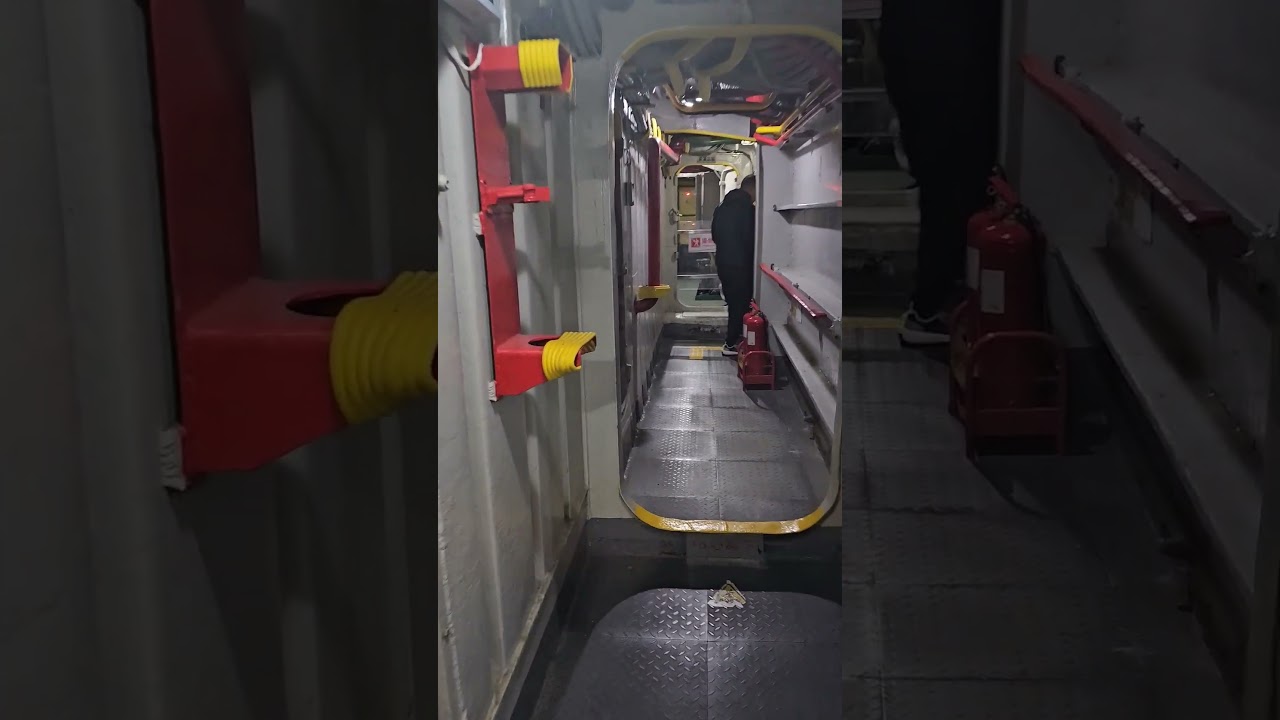 Can you imagine what it's like inside an aircraft carrier--Explore the  Tianjin aircraft carrier