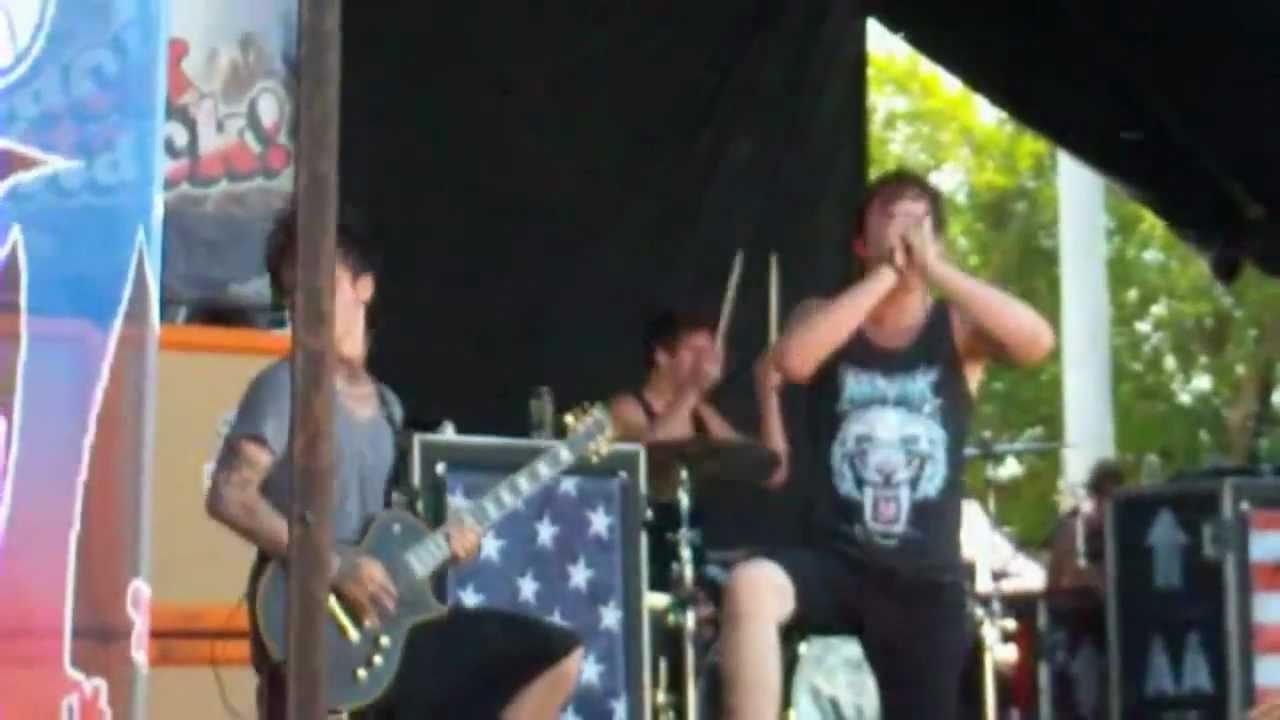 Attack Attack! - Smokahontas [Live @ 2011 Warped Tour] [HQ]