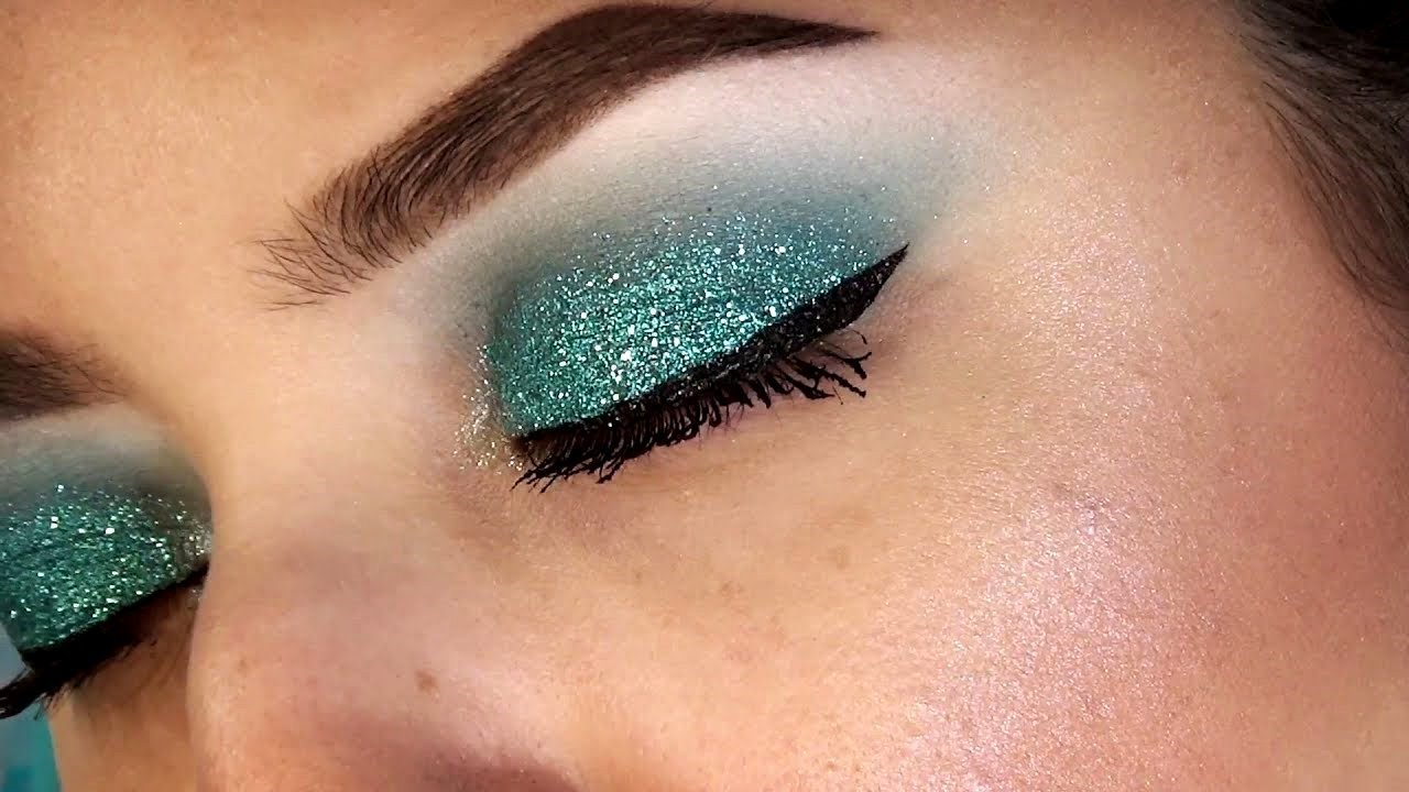 TRUCCO VERDE ACQUA GLITTERATO