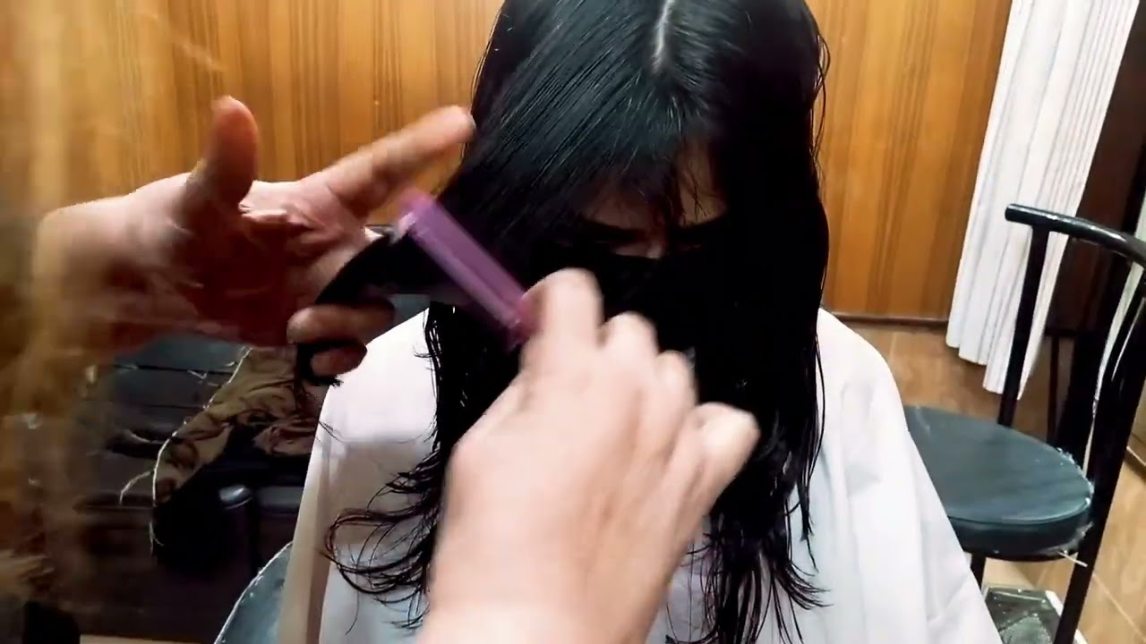 Layered Haircut With Razor Comb