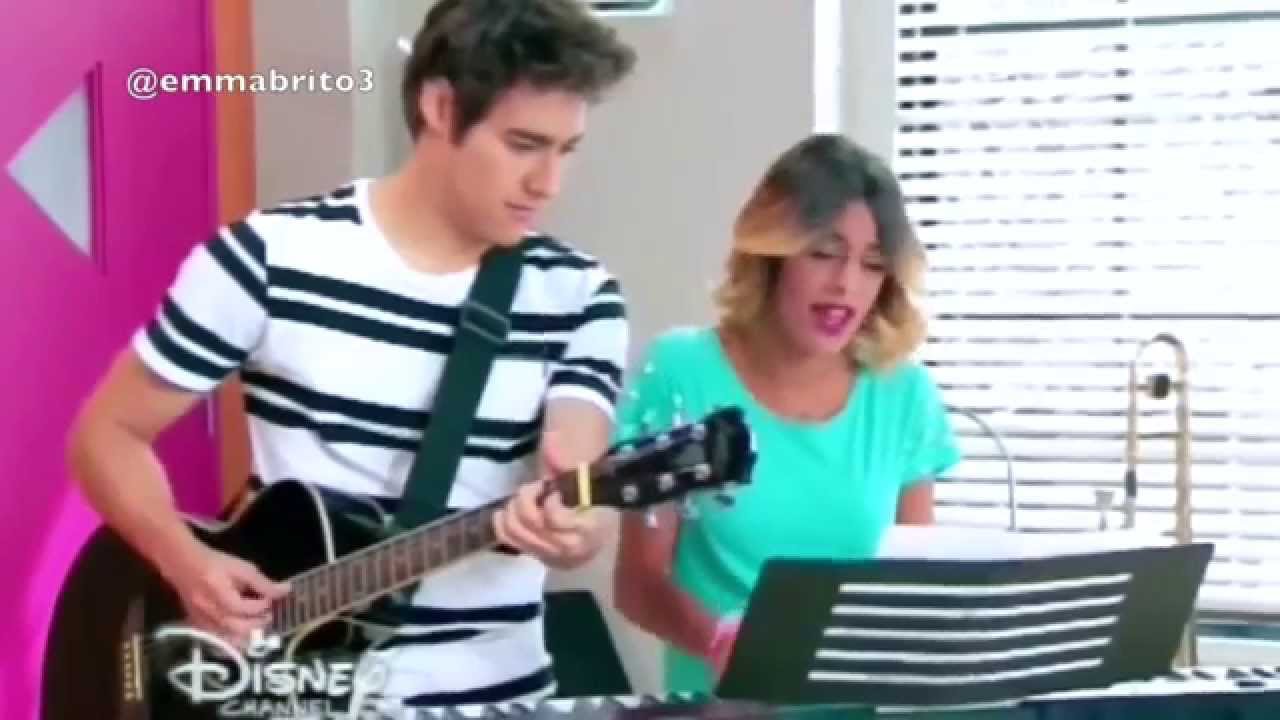 León y Violetta cantan juntos 