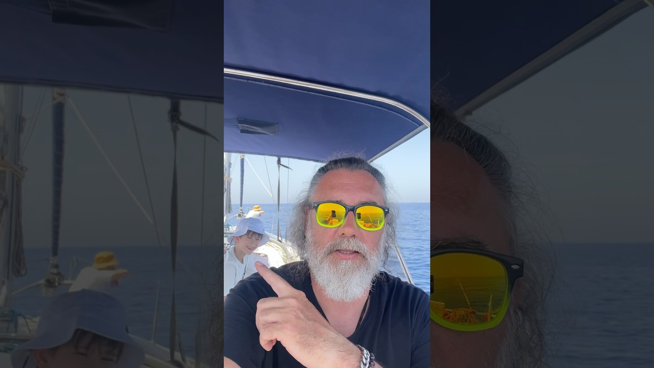 На яхте в море новый день