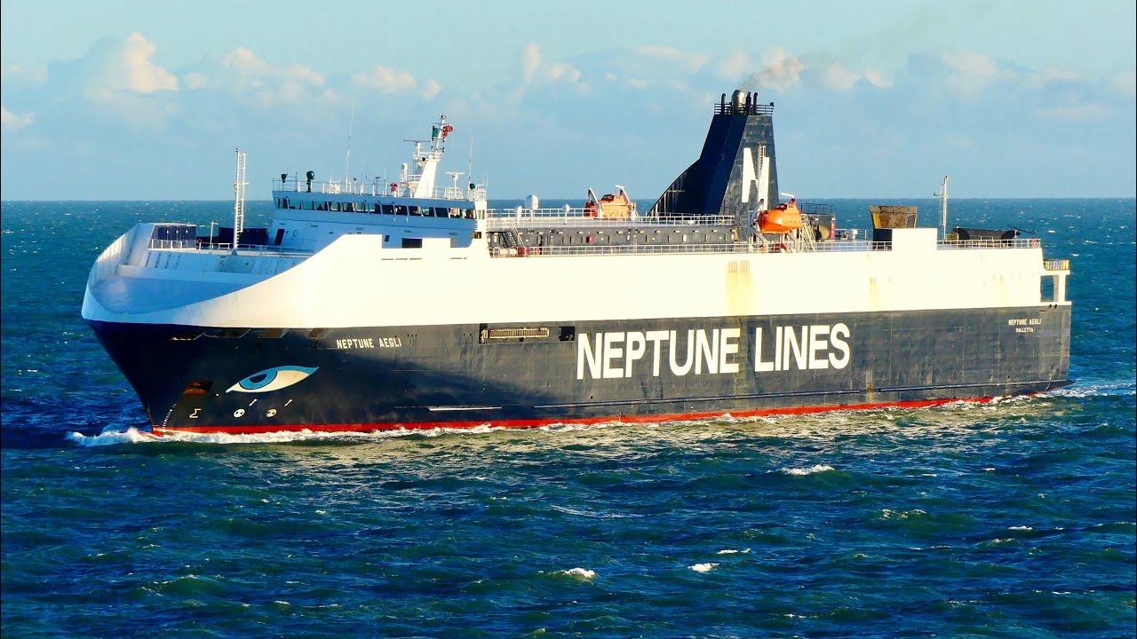 MV Neptune Aegli Approaches Rosslare, 25/11/25