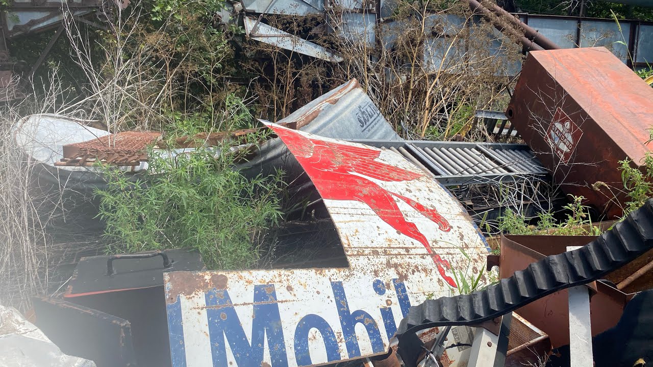 Pulling Old Advertising And Road Signs out of Midwest Scrapyards!