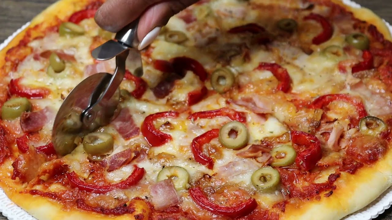 HOMEMADE PIZZA RECIPE | HAM ,CARAMELIZED ONIONS, RED PPPER AND OLIVES  PIZZA RECIPE