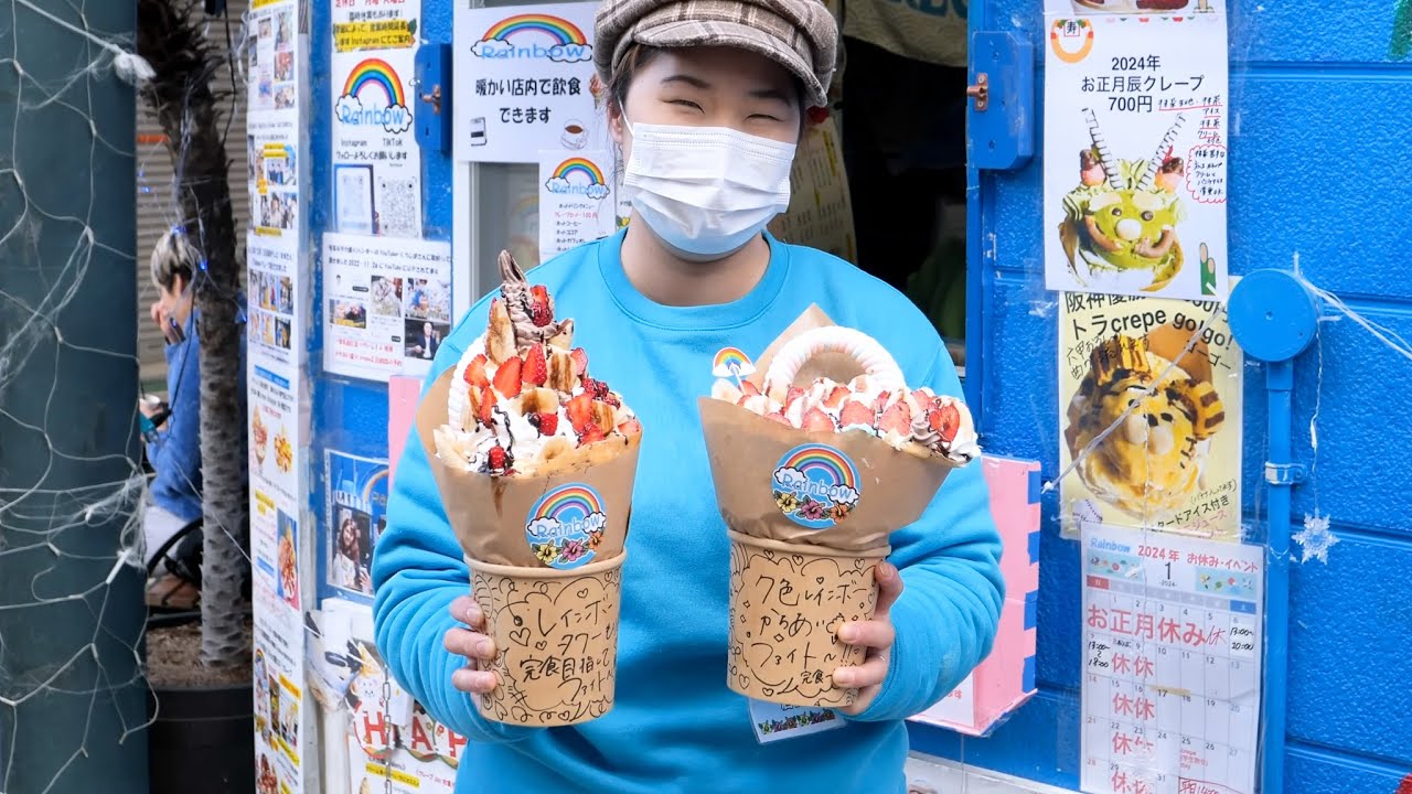 巨大なクレープを出す凄いお店に行列ができてる！
