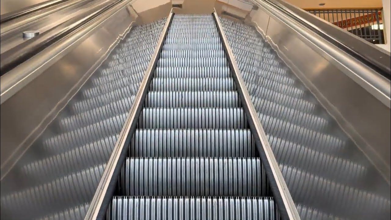 EPIC RARE Vintage Montgomery Escalators at Valley River Eugene, OR