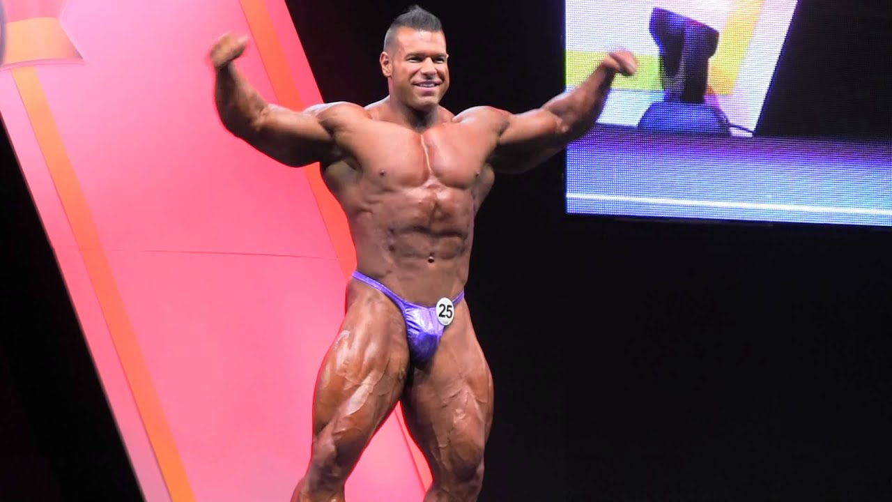 Steve Kuclo posing @ Arnold Classic Europe 2015