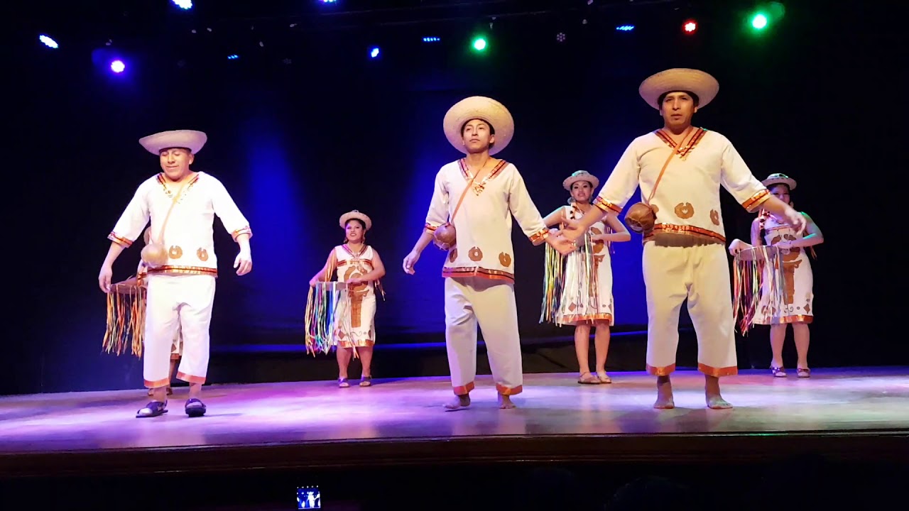 AQUÍ BOLIVIA MESTIZA Y AUTÓCTONA AMÉRICA MORENA  CHOVENA CRUCEÑA TEATRO ASTROS