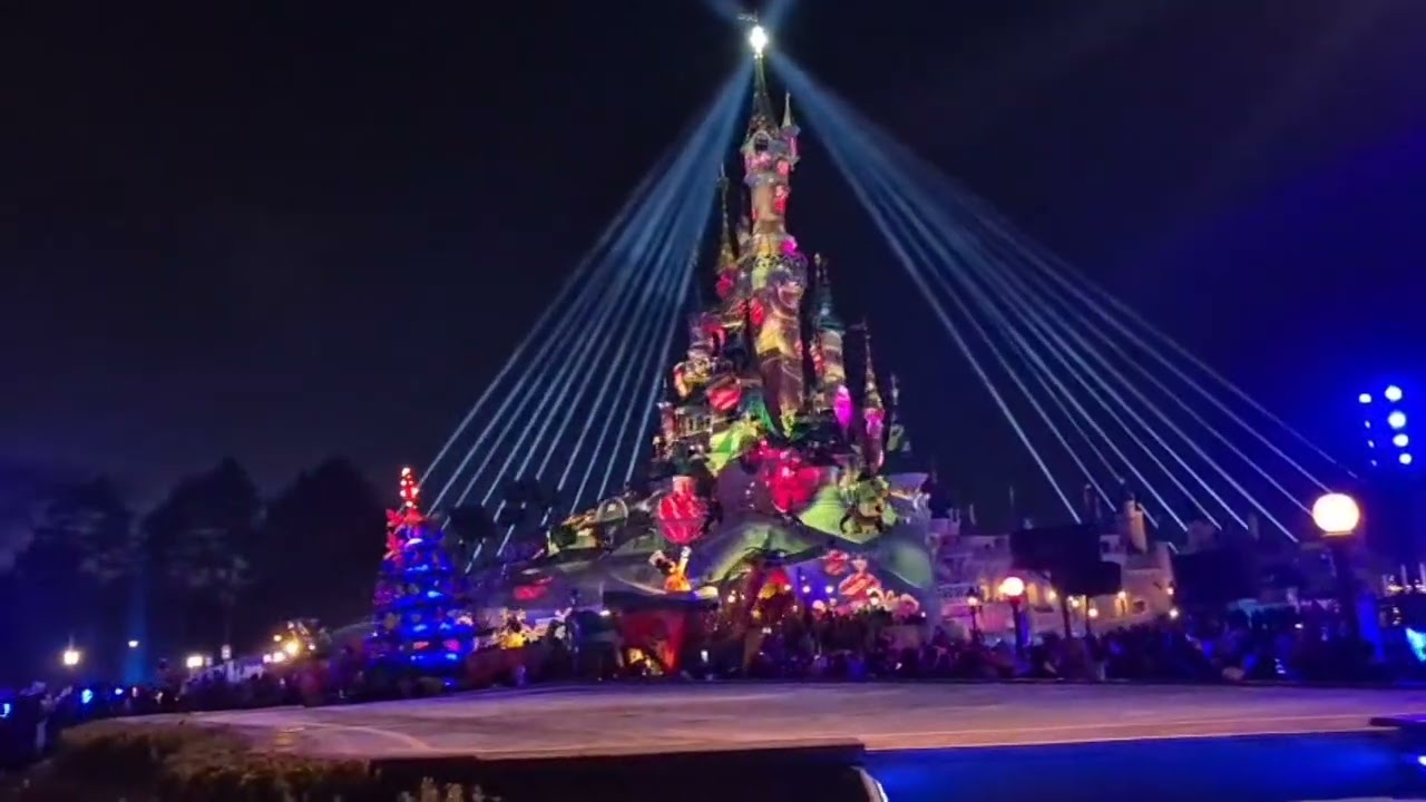Mickeys Dazzling Christmas Parade New Years Eve 2025 Disneyland Paris 