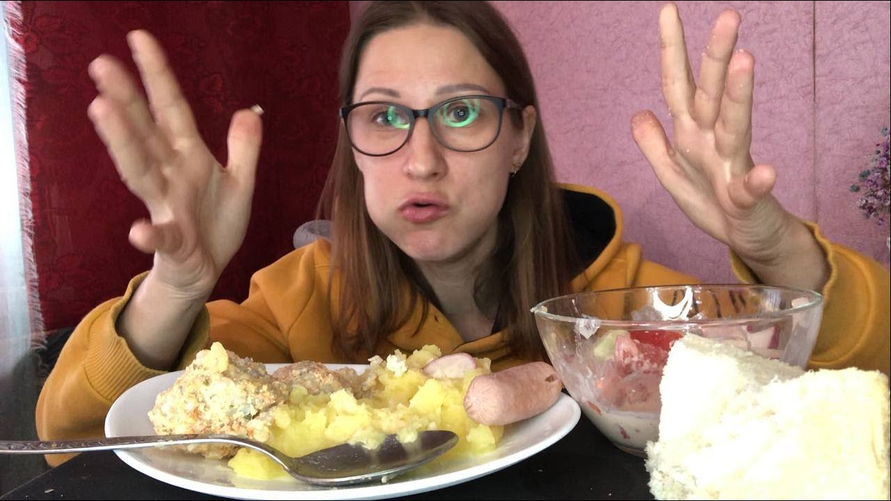 ОБЭД тефтельки с пюре свежий салатик и сосисон