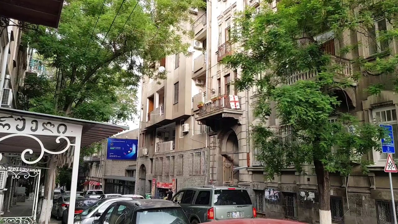 Tbilisi. Walking down the streets of Sololaki