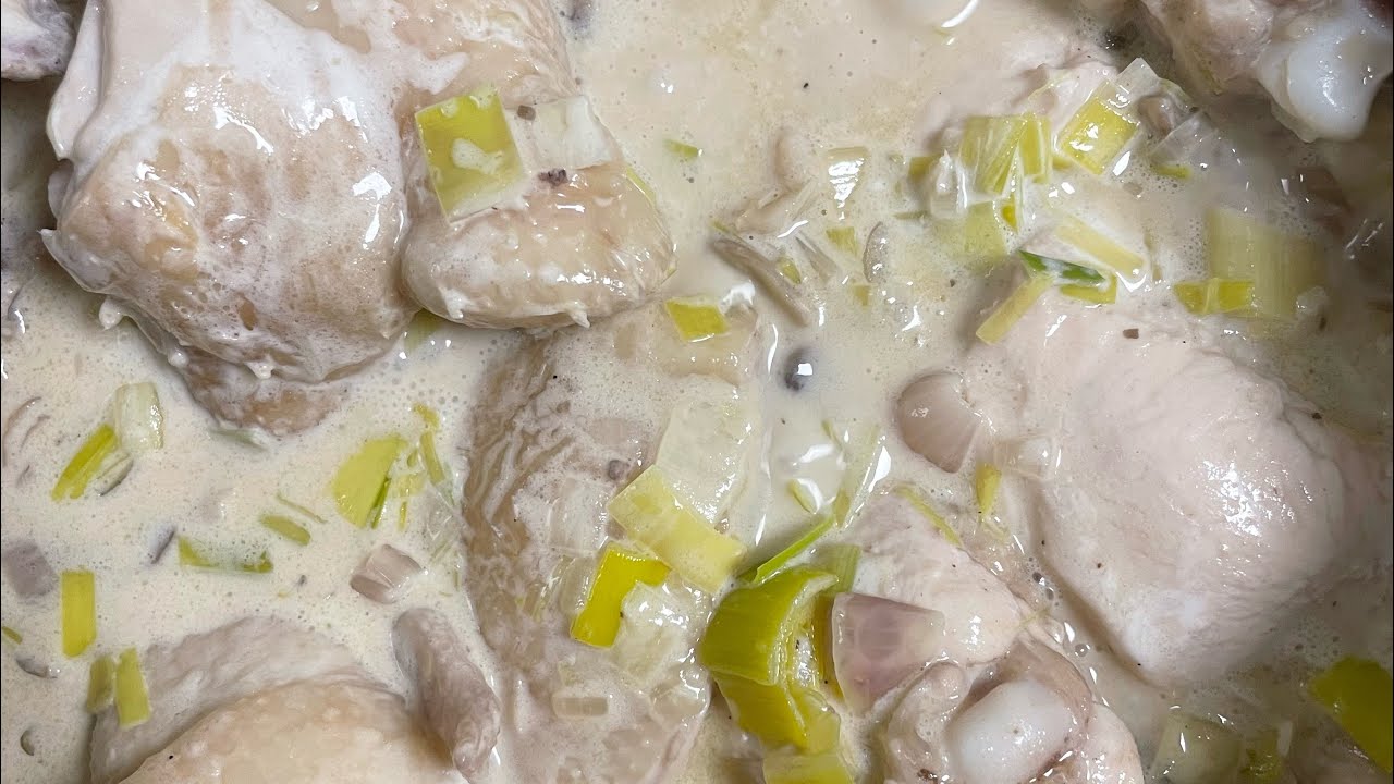 Poulet à la crème, fondu de poireaux, champignons