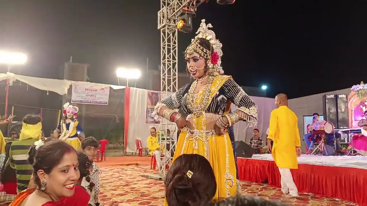 Radhe Radhe #radhakrishna #reelitfeelit #love #Radha pallu se apne mujhe bandh lo na