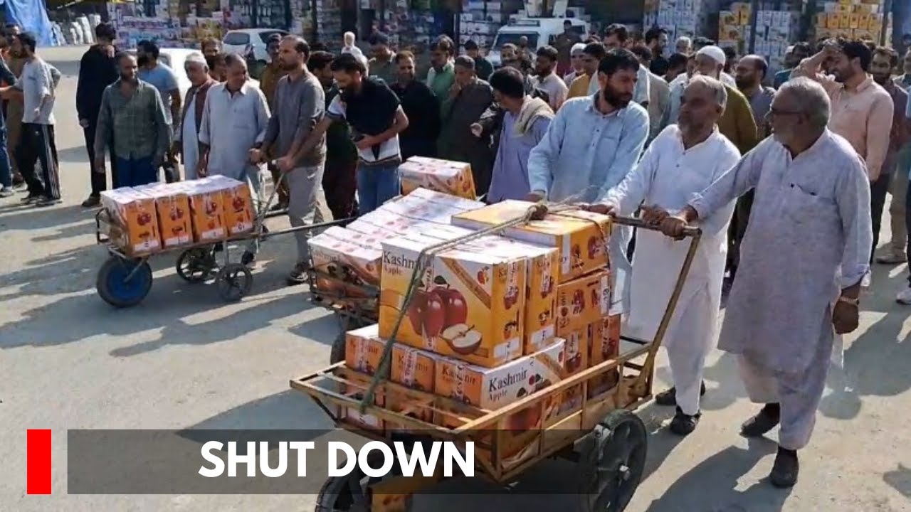 Fruit Mandis Across Kashmir Shut Down in Protest Over Srinagar-Jammu Highway Blockage