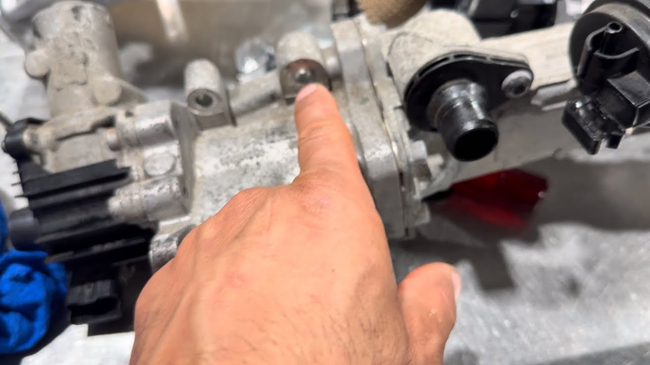 2.2 EGR replacement/ discovery/ Evoque/ landrover/ jaguar/ EGR cooler replacement(Urdu)